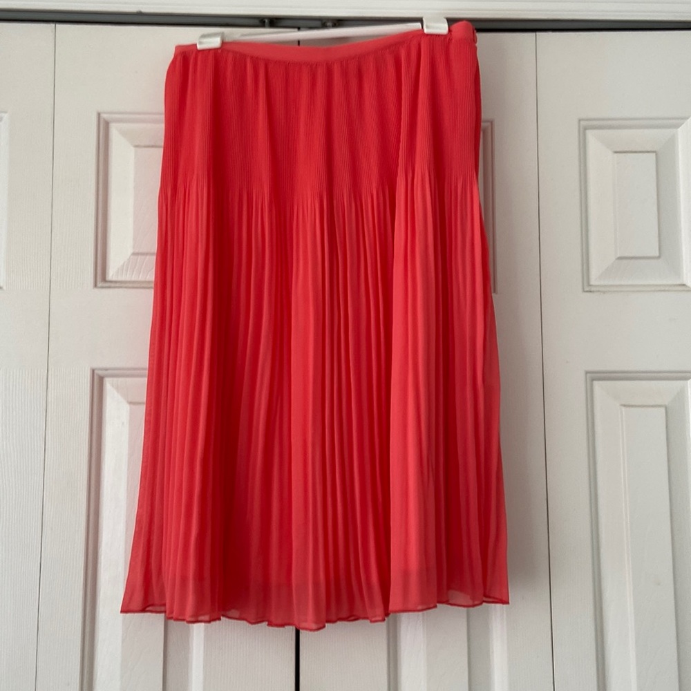pink skirt